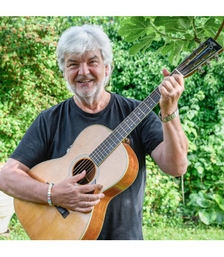 GitarrenZauber umrahmt Apfel-Raclette - Adax Dörsam in Concert<br><p class=date_event_text>Freitag, 22.1.27, 17:30-22:00 Uhr</p>