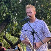 Live-Musik unterm Apfelbaum